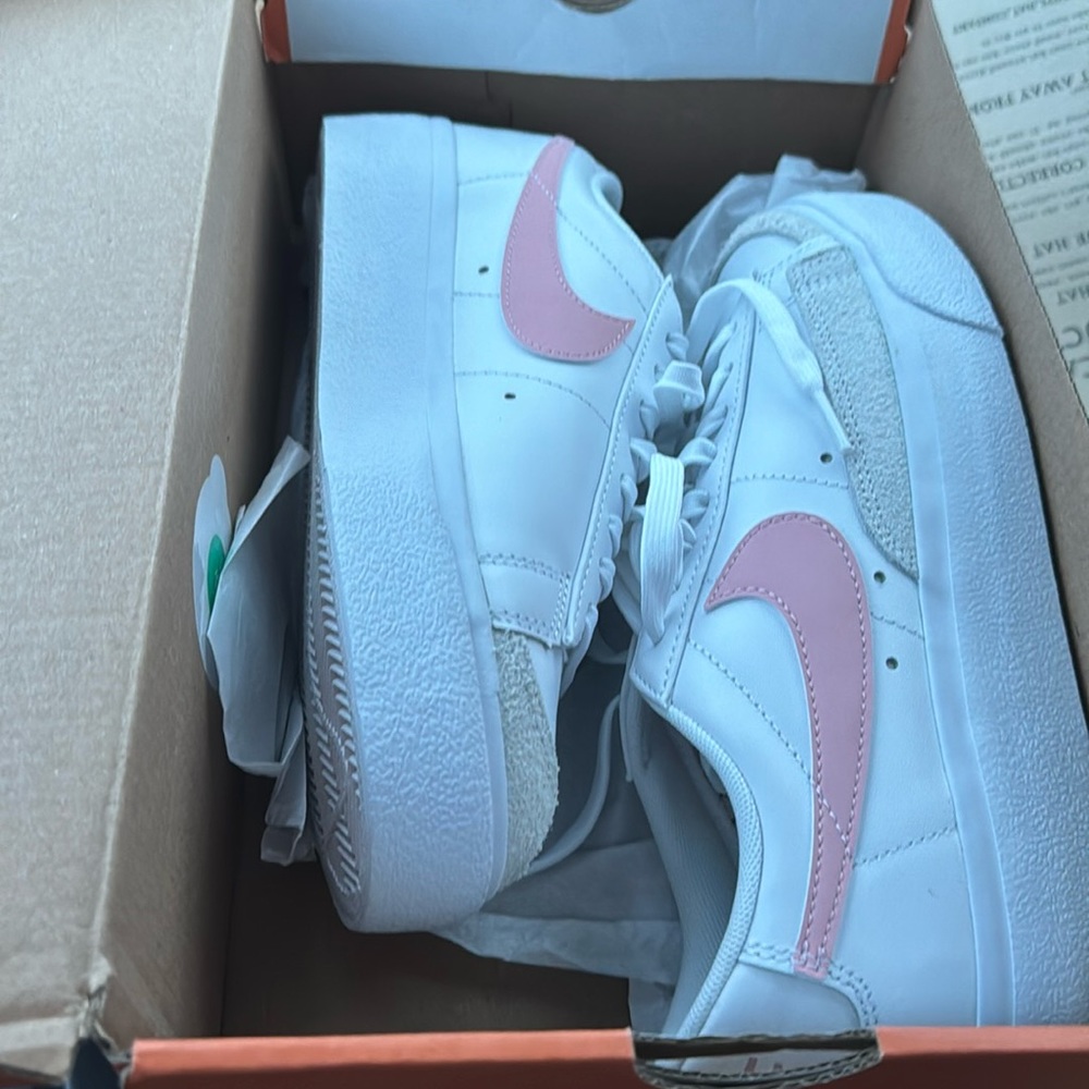 White  new , sneakers .